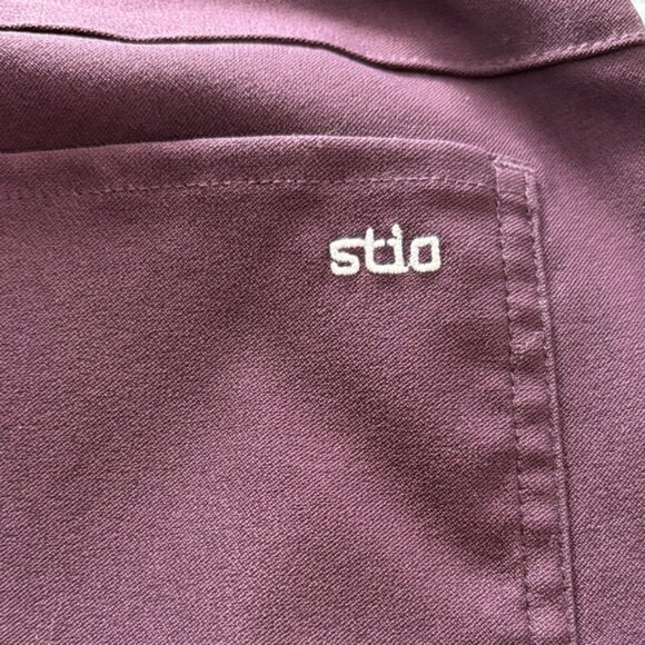 Stio Women's Straight Leg Active Wear Pants w Zippered Pockets in Maroon - Picture 6 of 10